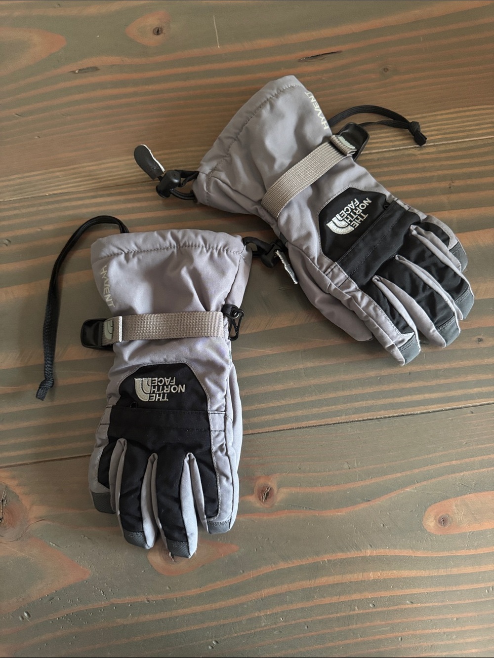 The North Face Light Gray and Black Winter Gloves